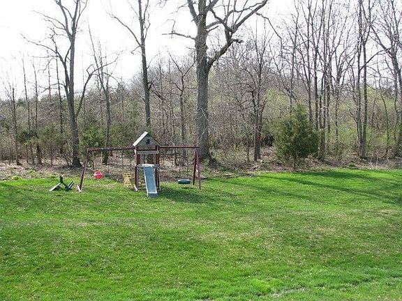 Lovely Level Rear Yard!