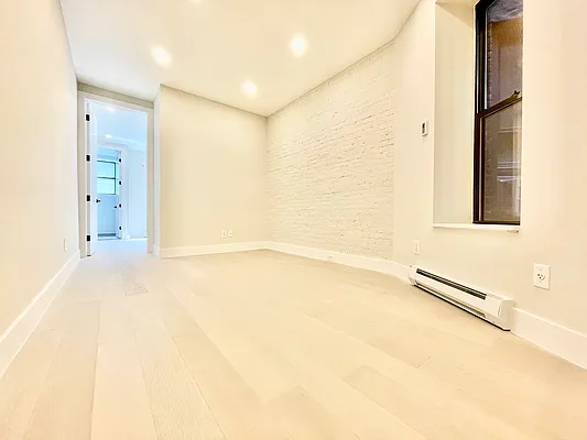 Rented by HOLTON REAL ESTATE INC. | media 18