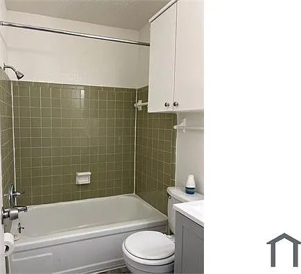 1215 E 63rd St #D — Photo 3