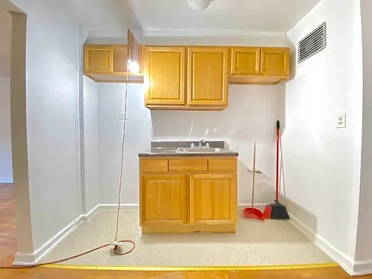 Rented by Queens Apartments Realty LLC | media 23