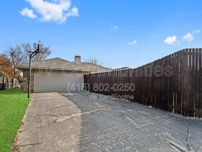 1614 N Valley Pkwy — Photo 3