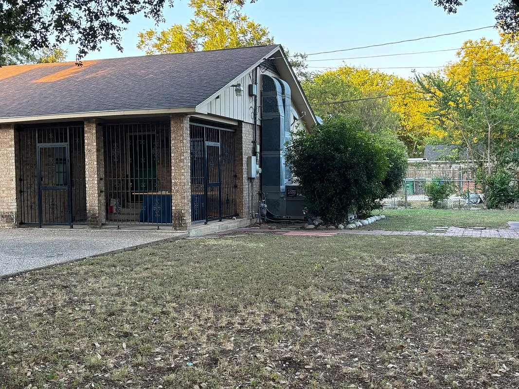 3 bed, 2.0 bath, 1799 sqft, $1,850 — Photo 2