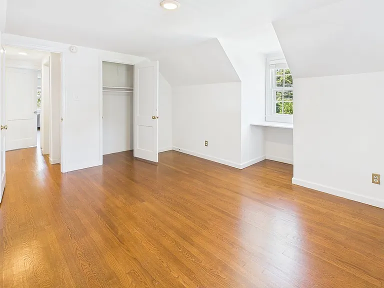 9609 University Blvd — Photo 15