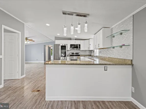 308 Berts Dr, Lothian, MD 20711