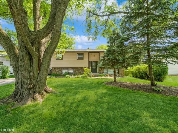 4621 Bonner Dr, McHenry, IL 60050