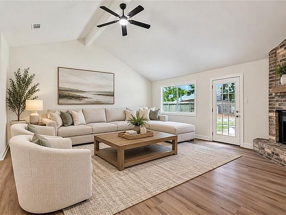 5th image of 324 Drury Ln
