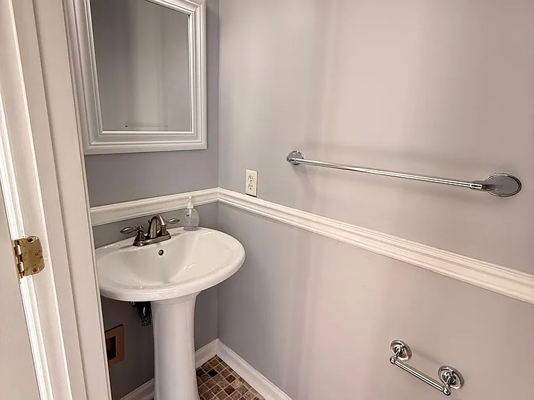 100 Colts Neck Dr — Photo 4