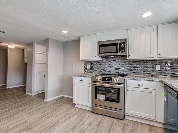 4th image of 6409 Green Valley Dr