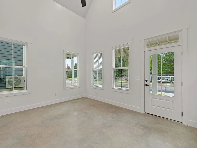 709 Jefferson St — Photo 10