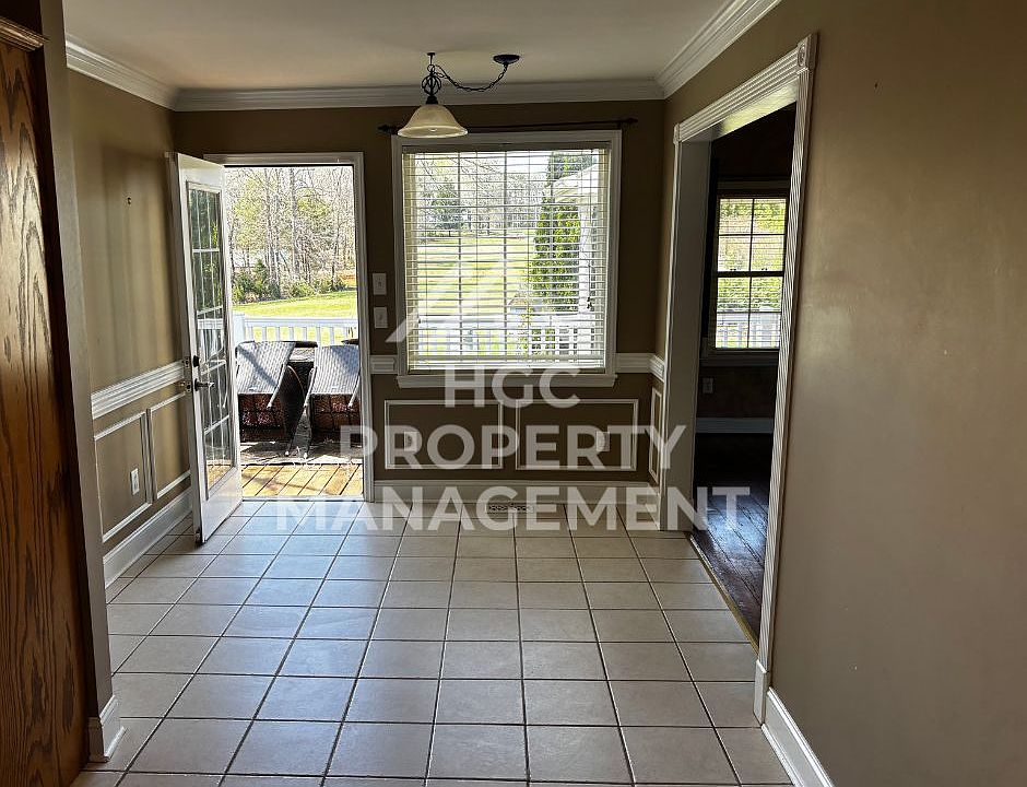 1st image of 160 Percy Ln