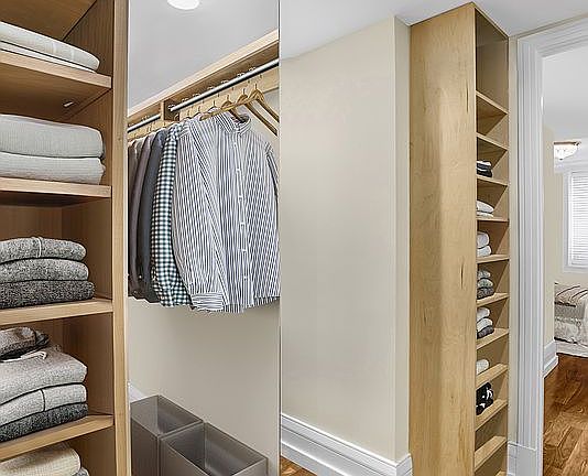 5th image of 140 E 63rd St APT 10B
