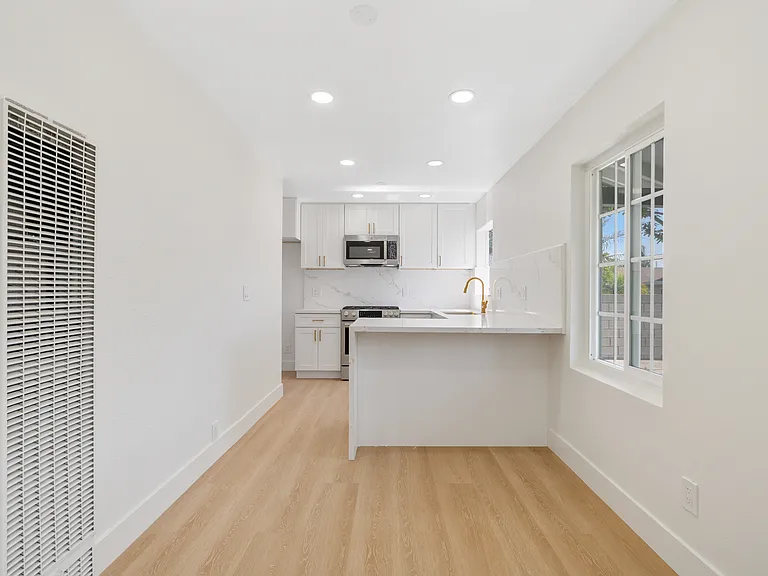 2521 W Stanford St — Photo 14