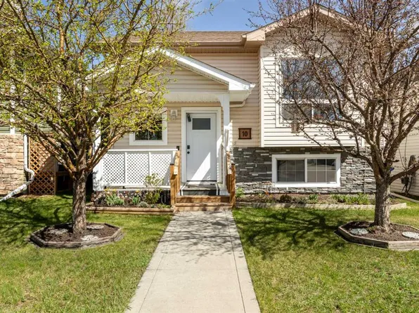 10 S Hawthorne Way, Penhold, AB T0M 1R0
