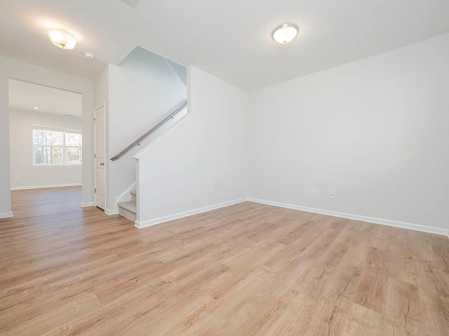 4 bed, 2.5 bath, 2029 sqft, $2,145 — Photo 3