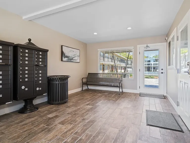 Royal Gardens Apartments — Photo 7