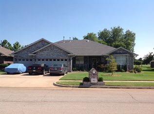 312 SE 33rd St, Moore, OK 73160