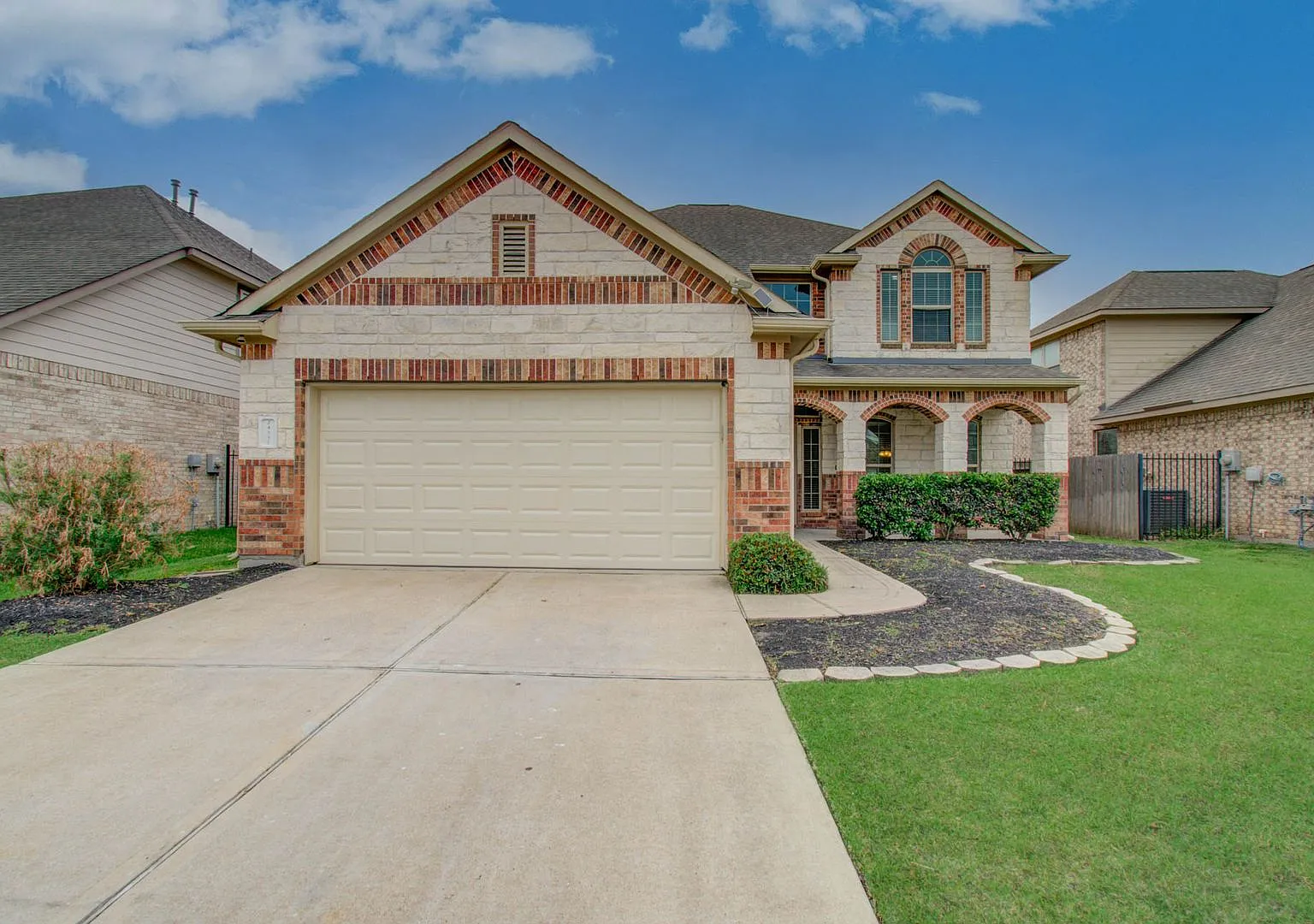 Stunning Waterfront Home in Marcello Lakes | 4 Bed, 3.5 Bath in Katy — Photo 1