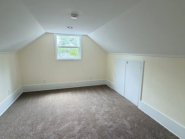 330 NE 102nd Ave — Photo 31