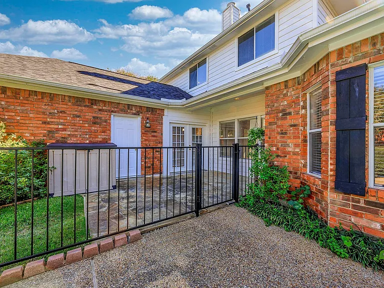2705 Trophy Dr — Photo 32