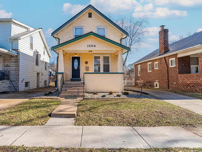 1104 Yale Ave — Photo 3