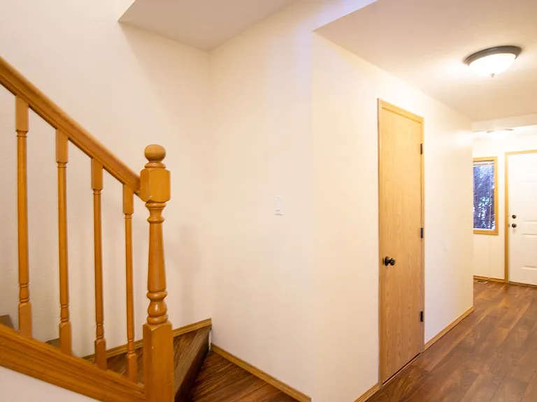 Great Piedmont 3 Bdr Townhouse w/Fireplace, DW + Garage! — Photo 10
