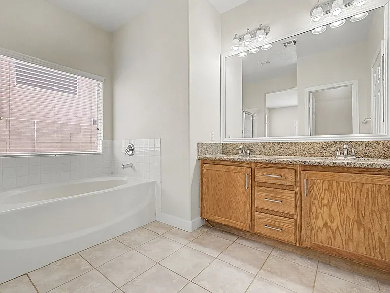 571 Kavanagh Pl — Photo 18