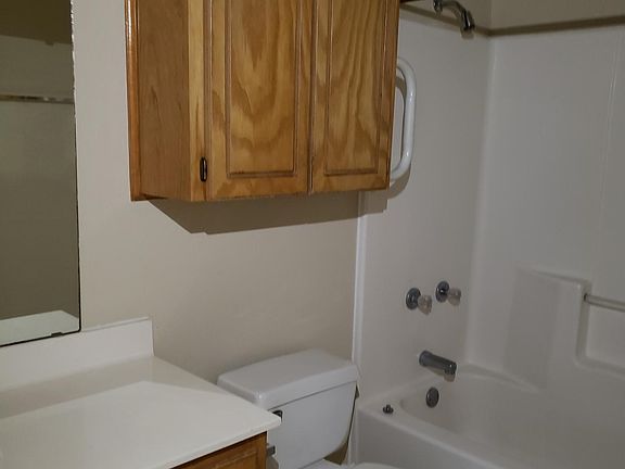 3rd image of 103 Valley Cir APT B