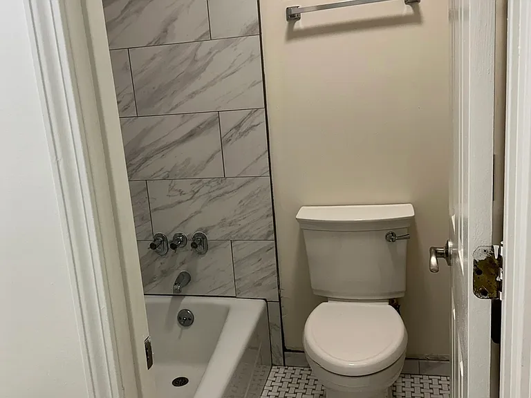 2905 Burch Ave #12 — Photo 43