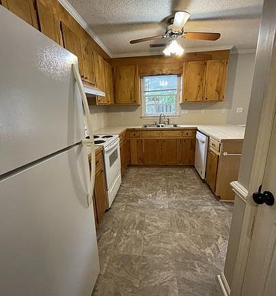 5th image of 3813 V6 Sterling Pointe Dr