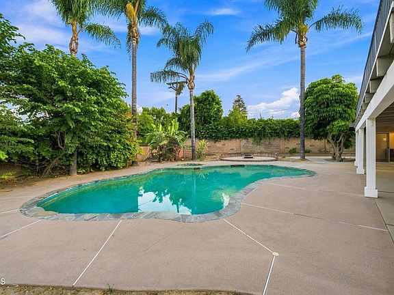 3rd image of 1128 El Monte Dr