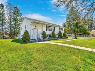 18 Stirrup Dr, Newburgh, NY 12550