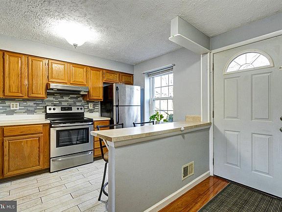 4th image of 19476 Zinnia Cir