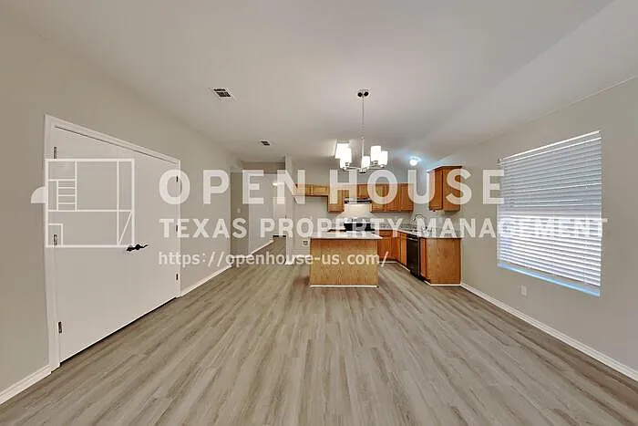 3205 Muleshoe Ln — Photo 3
