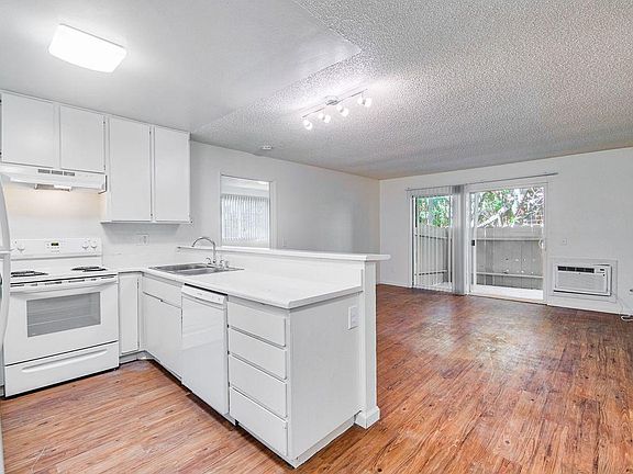 2nd image of 2412 Fairmount Ave E