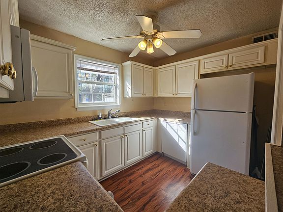 3rd image of 516 Arlington Dr APT B1