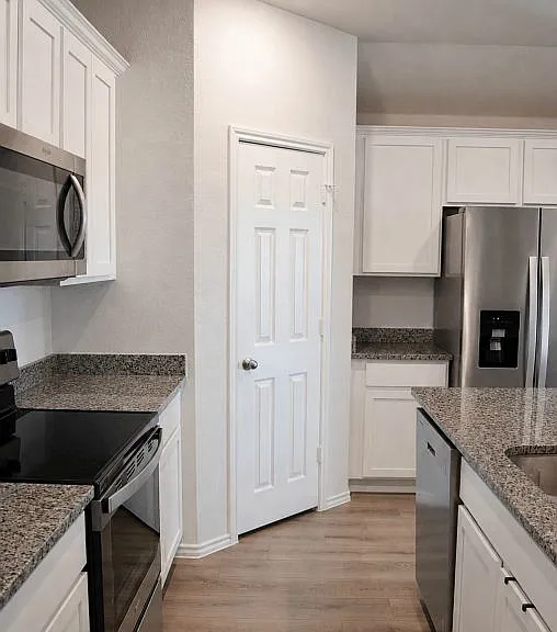 2477 Bee Creek Dr — Photo 3