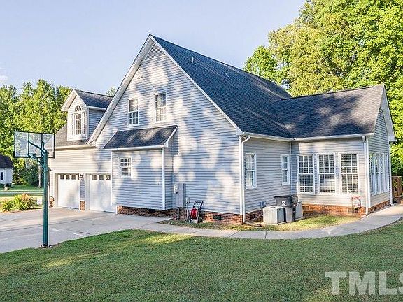 3rd image of 103 Dry Creek Ln