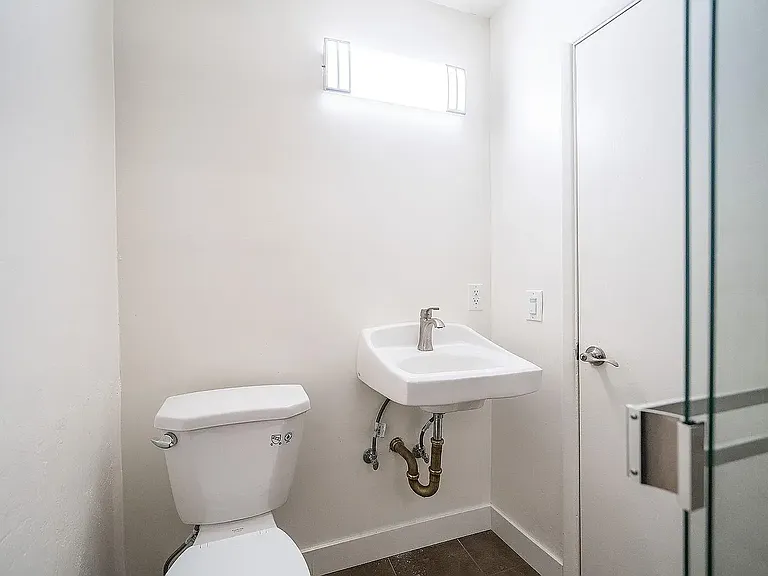 1011 San Julian St #201 — Photo 4