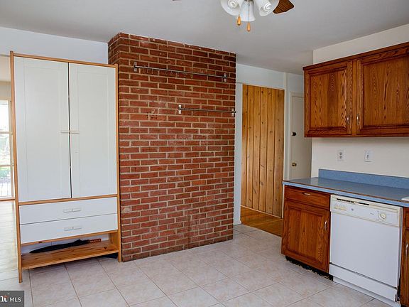 4th image of 529 Calvin Ln