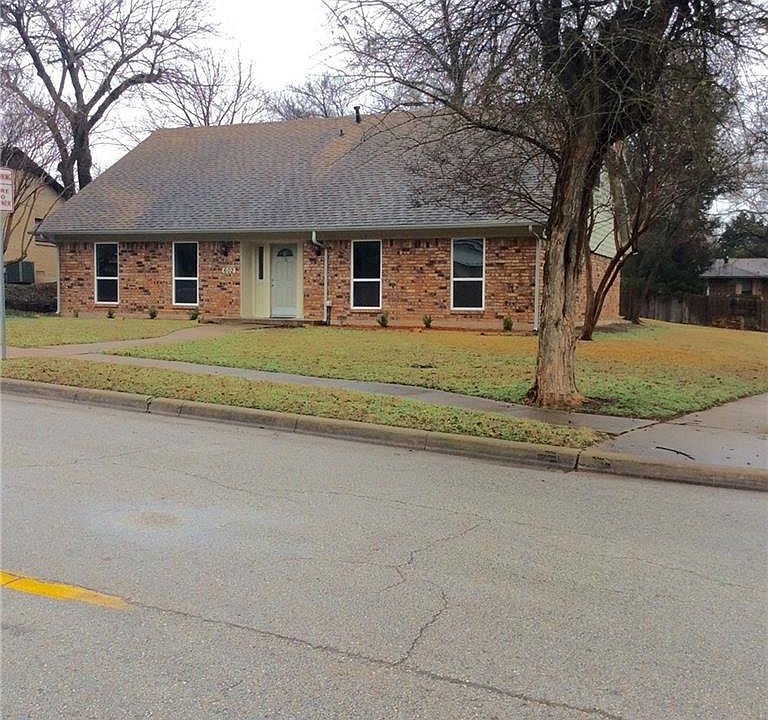 1st image of 602 E Center St
