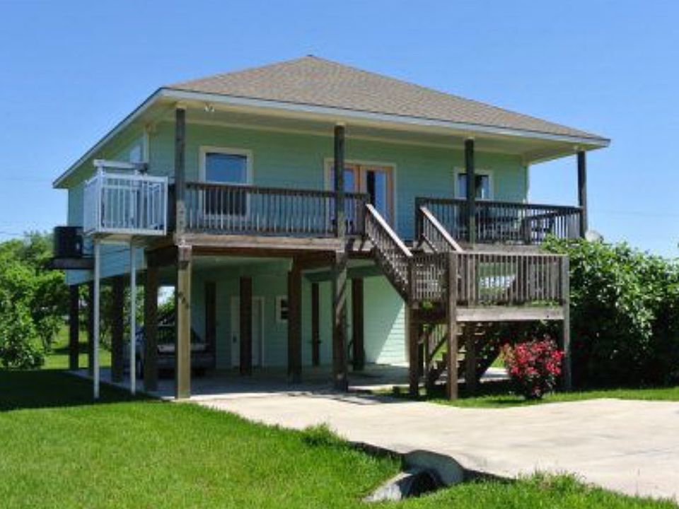 1st image of 855 Bayview Dr