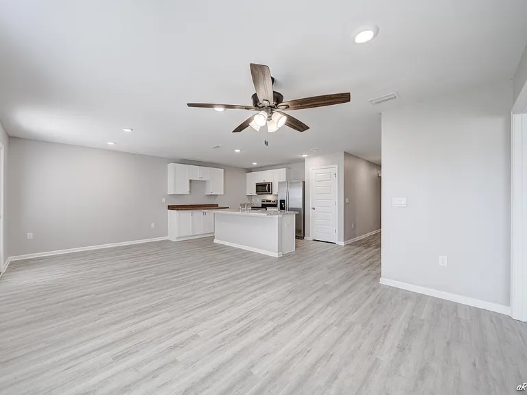 5028 Rivergrass Dr — Photo 8