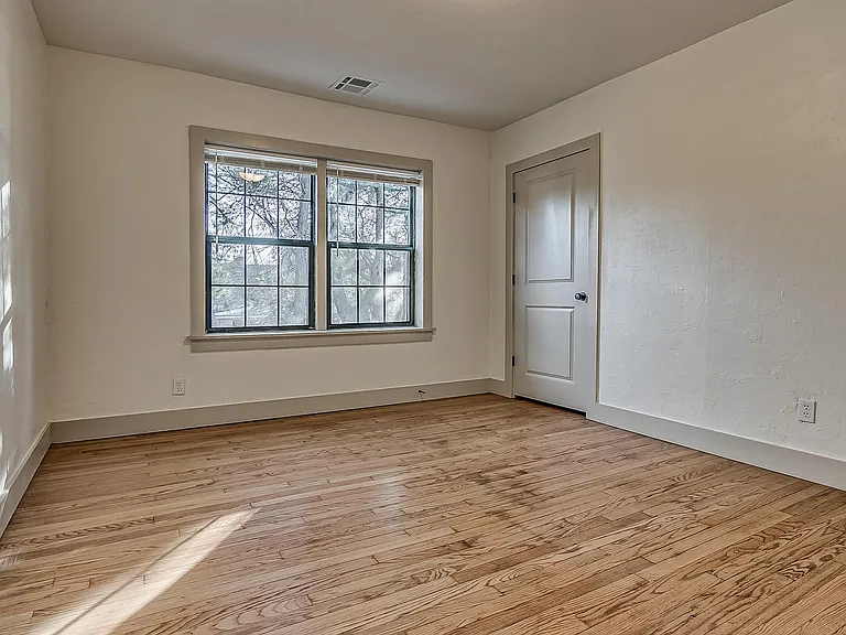 2110 N Kelley Ave — Photo 8