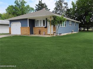 43 Barbuda St, Toms River, NJ 08757