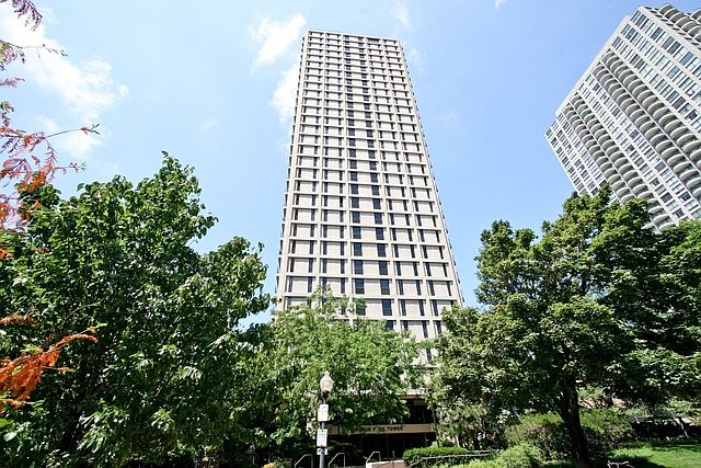 1st image of 1960 N Lincoln Park W APT 1308