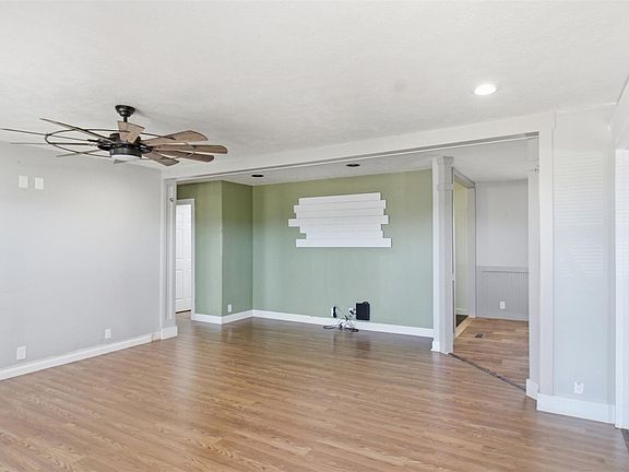 3rd image of 17563 Reno Rd