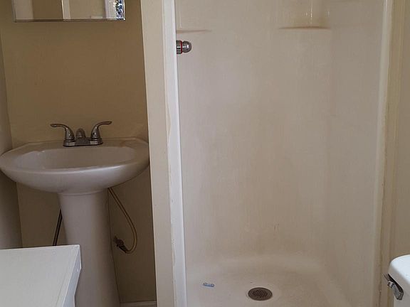 4th image of 308 Homedale St #B