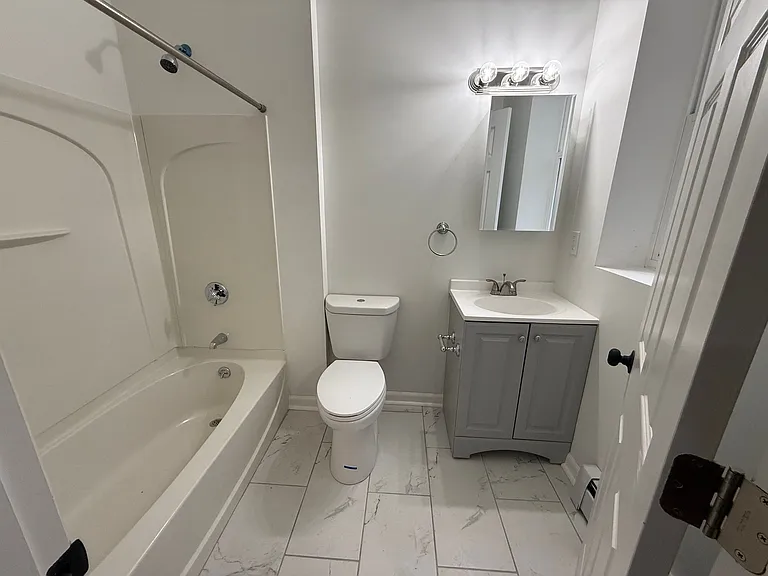 31 Park St #33 — Photo 16