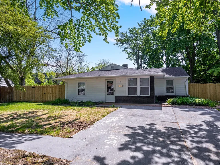 18 Montrose Dr — Photo 37