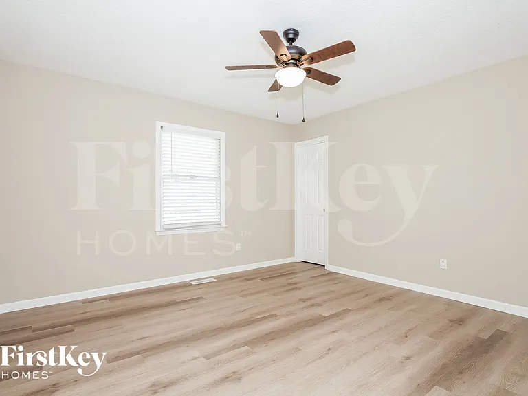 2438 Amity Ave — Photo 10